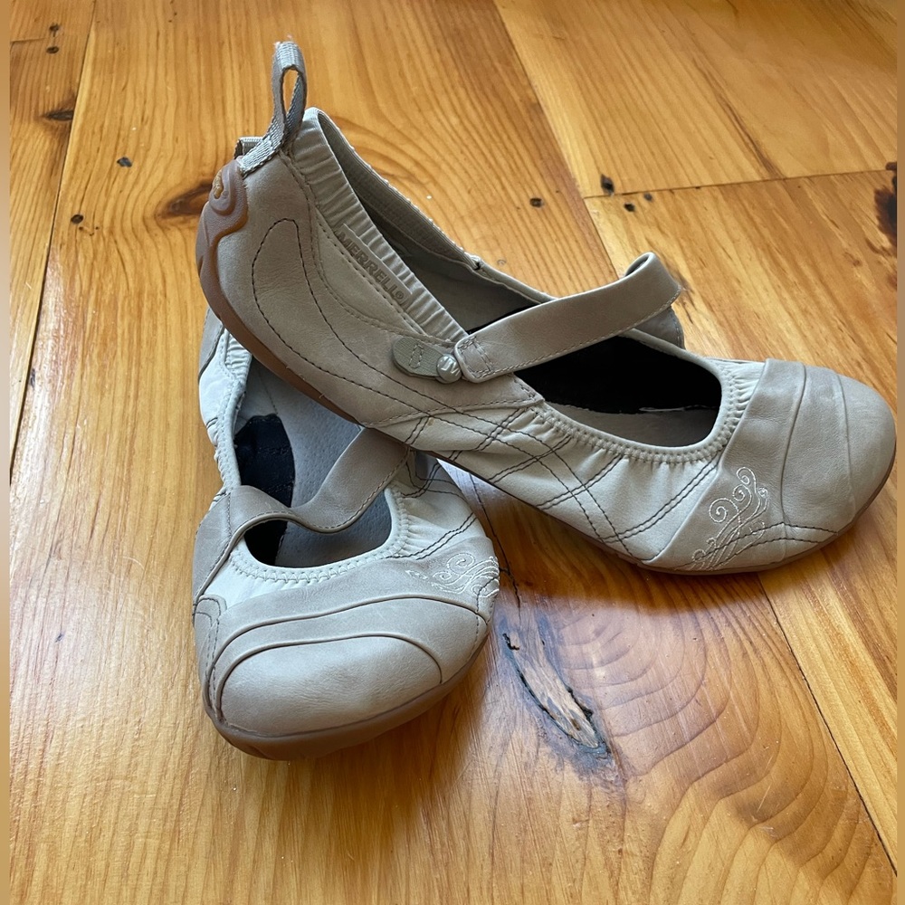 Merrell bare foot - vibram - women’s shoe (size 6.5)